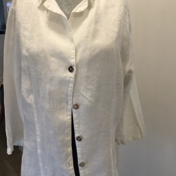 Lovely Linen Top - Picture 2 of 8